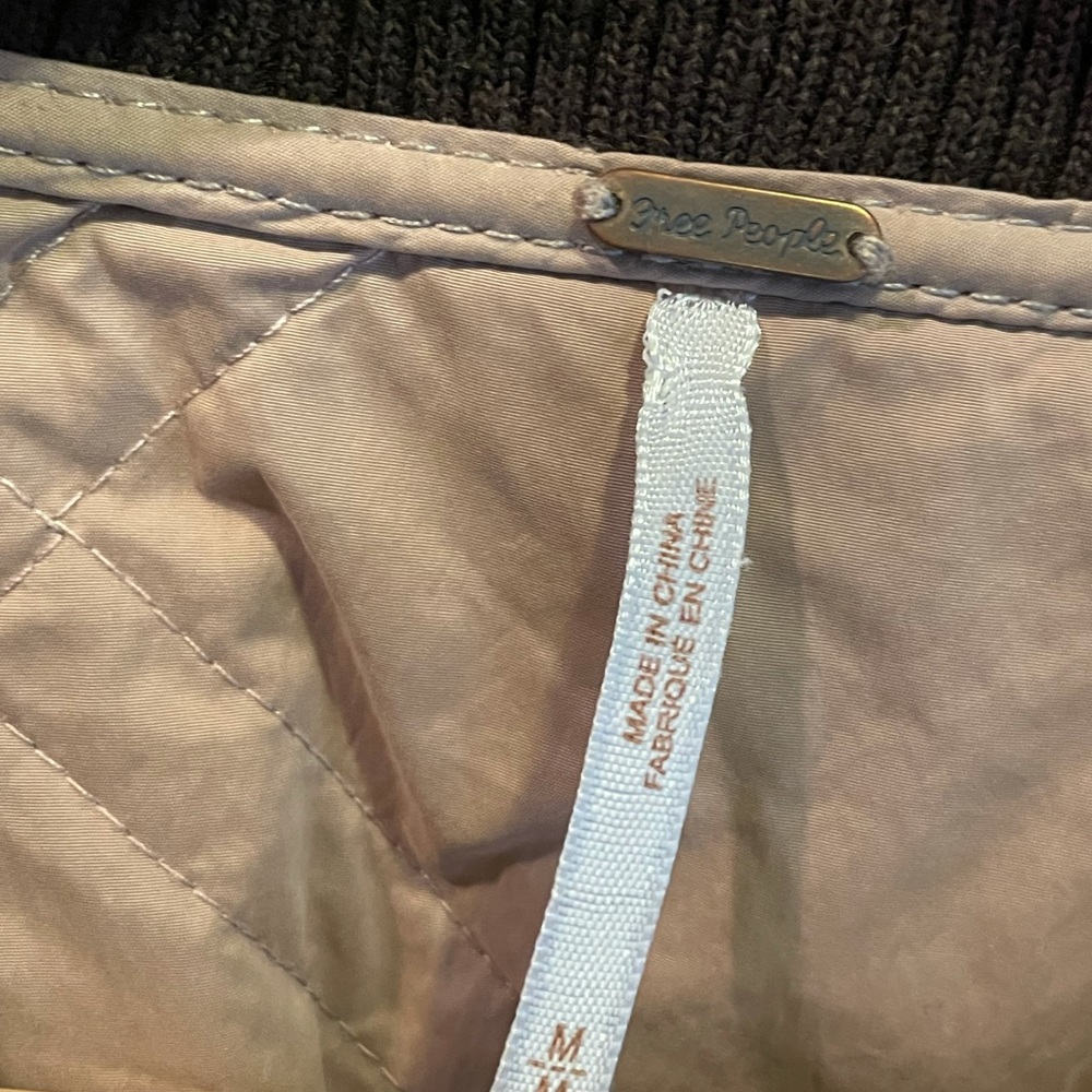 Ladies FREE PEOPLE Quilted Tan/Brown Bomber - Picture 5 of 6